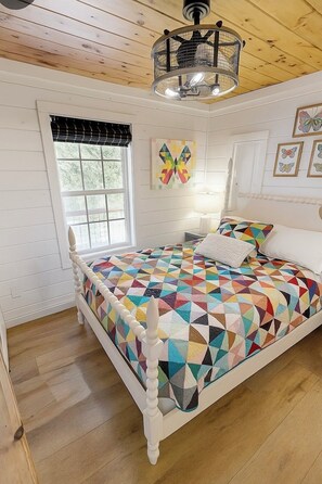 2 makuuhuonetta, silitysrauta/-lauta, Wi-Fi, vuodevaatteet