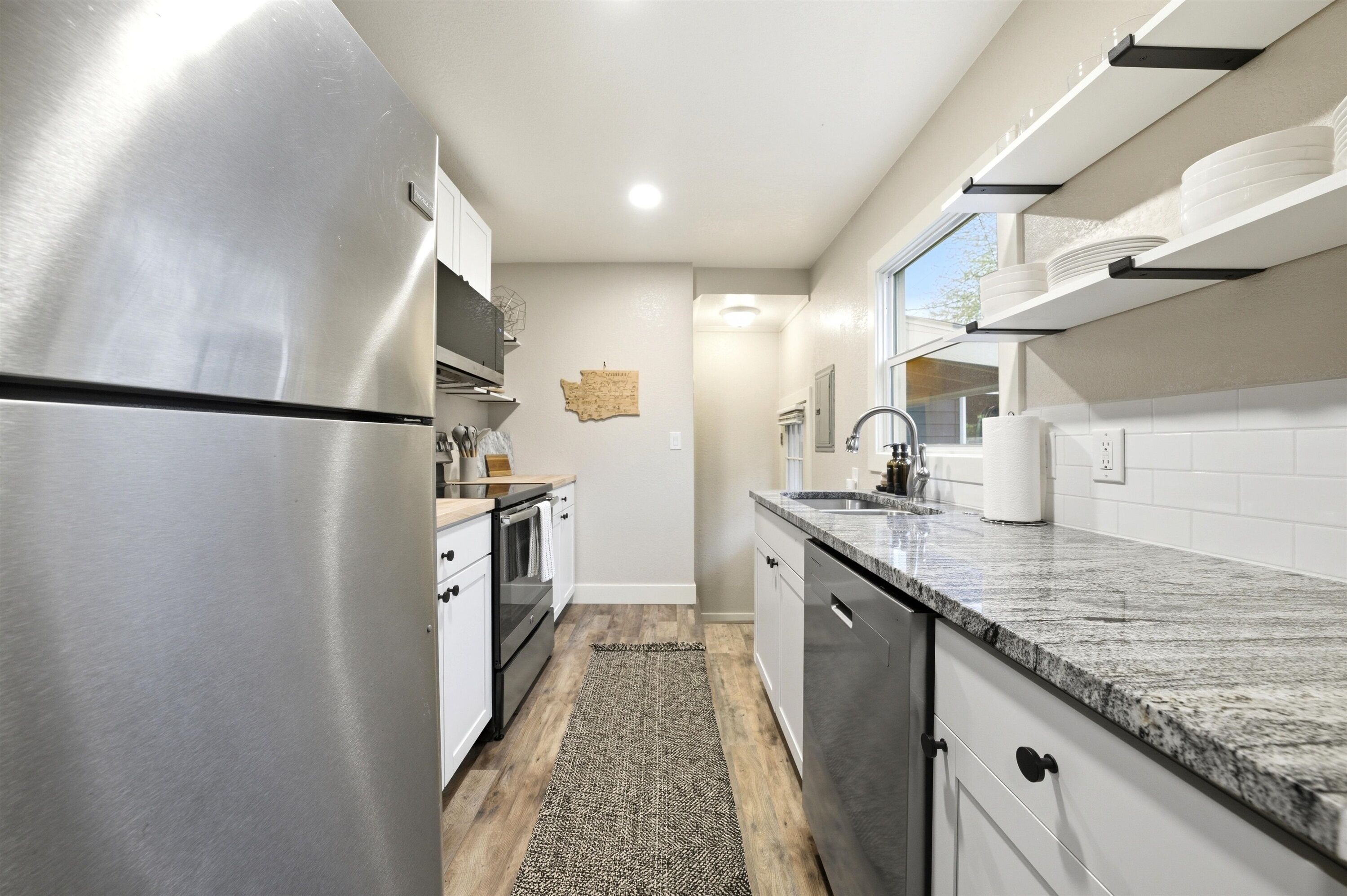 Refrigerador, microondas, horno, placa de cocina