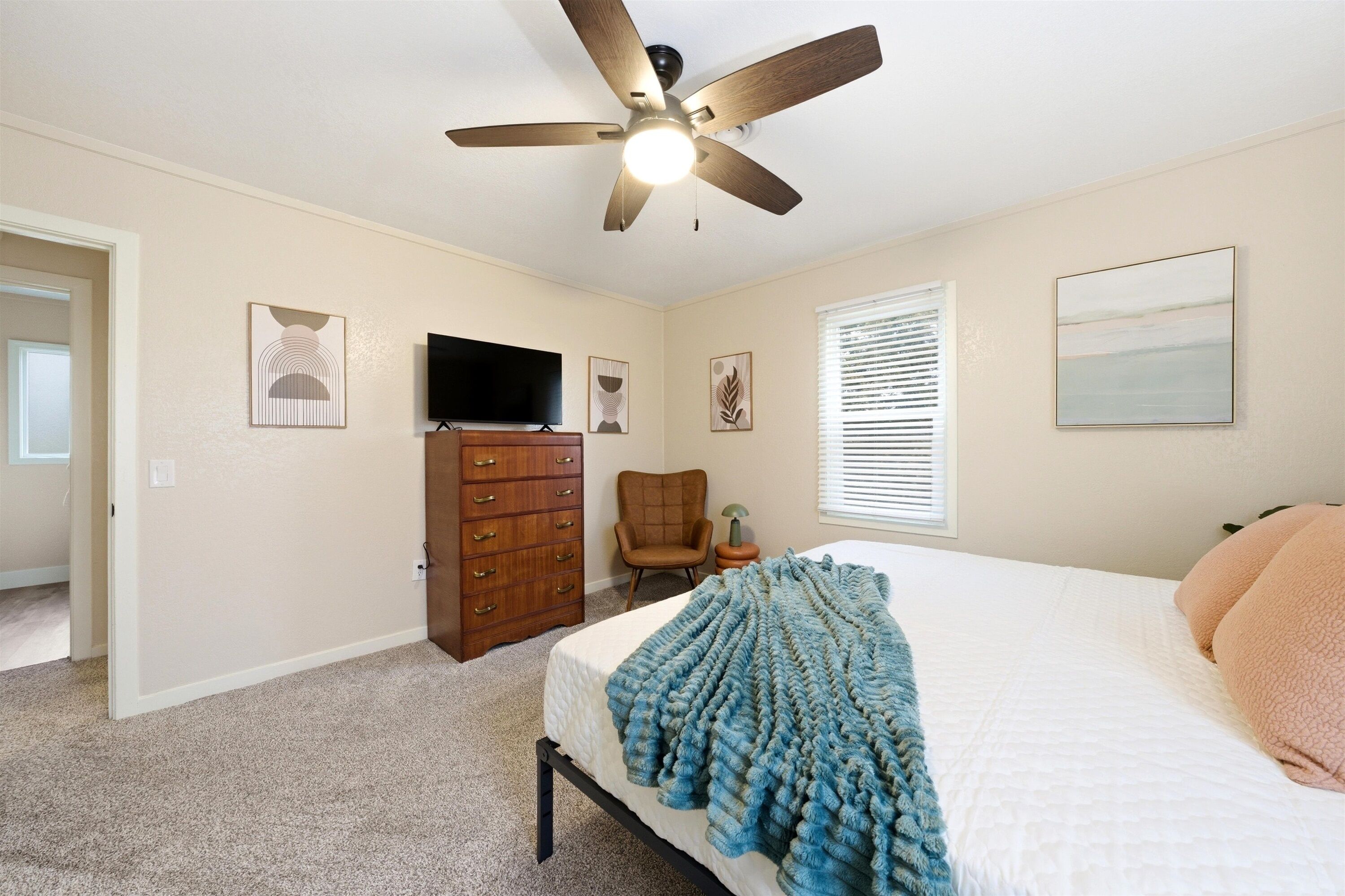 3 bedrooms, iron/ironing board, free WiFi, bed sheets