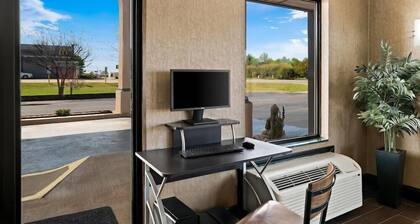 Quality Inn & Suites Dumas, AR