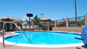 Kolam renang terbuka