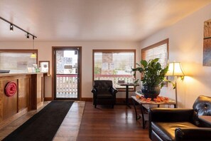 Lobby - Travelodge by Wyndham Chehalis (Chehalis)