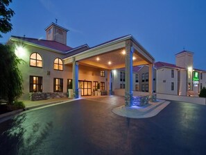 المنشأة من الخارج