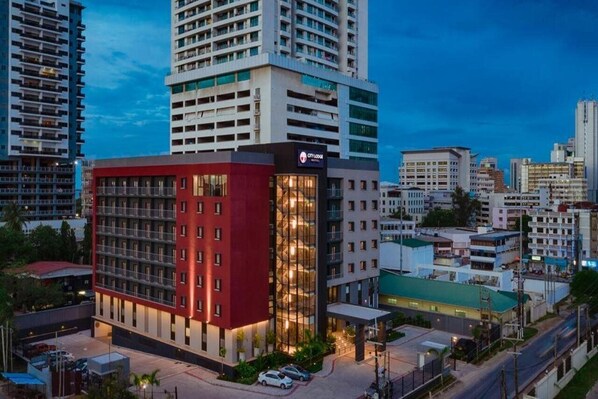 Exterior - Crowne Plaza Dar Es Salaam (Dar es Salaam)