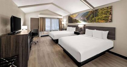 Days Inn and Suites by Wyndham Rhinelander