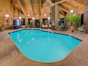 من حمّامات السباحة المغطاة، حمّام سباحة خارجي