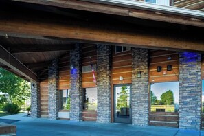 Exterior detail - Pinedale Hotel & Suites (Pinedale)