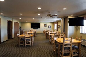 Dining - Pinedale Hotel & Suites (Pinedale)