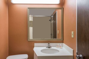 Bathroom - Vernon Motel (Vernon)