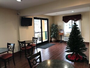 Dining - Red Roof Inn Kimball, TN - I-24 (South Pittsburg)