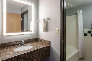 Bathroom - Americinn by Wyndham Silver Bay (Silver Bay)