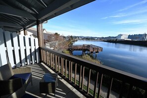 Property grounds - Edgewater Inn (Coos Bay)