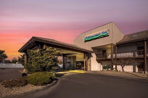 Exterior - Edgewater Inn and Suites, Ascend Hotel Collection (Coos Bay)
