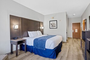 Room - Blue Water Inn & Suites, Bw Signature Collection (Sneads Ferry)