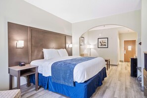 Room - Blue Water Inn & Suites, Bw Signature Collection (Sneads Ferry)