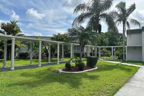 Property grounds - Ramada by Wyndham Cocoa (Cocoa)