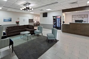Lobby - Ramada by Wyndham Cocoa (Cocoa)