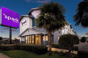Exterior detail - Spark by Hilton Norfolk (Norfolk)