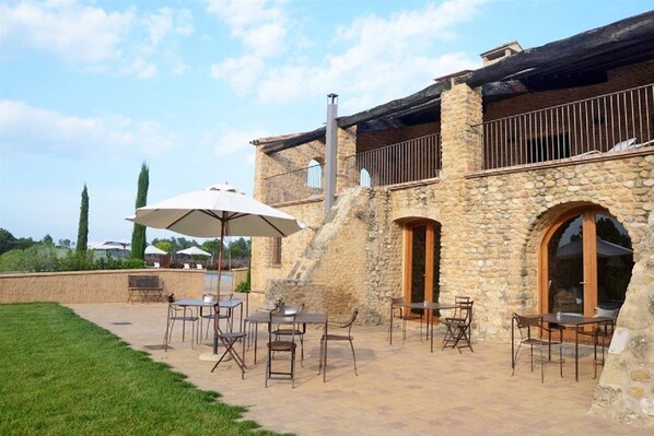 تناول الطعام بالخارج