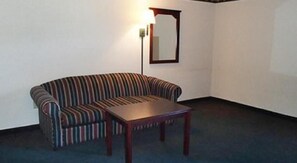 Living area - Sonesta Essential Augusta (Augusta)