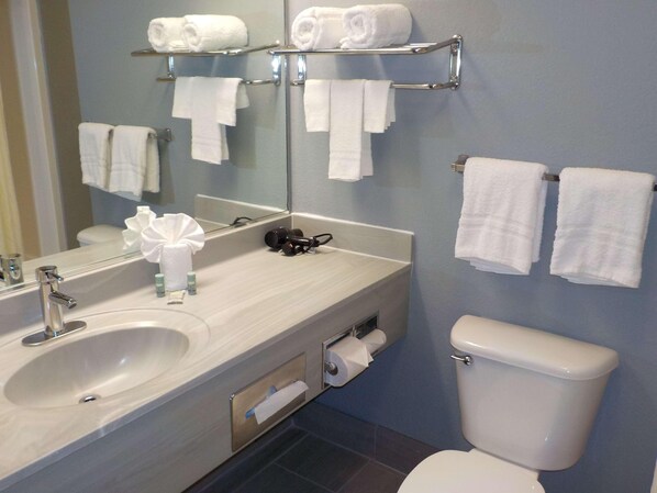 Bathroom - Sonesta Essential Augusta (Augusta)