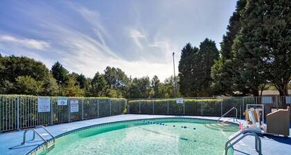 Super 8 by Wyndham Aberdeen Southern Pines