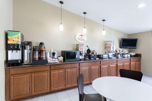 Dining - Super 8 by Wyndham Aberdeen Southern Pines (Aberdeen)