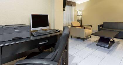 Super 8 by Wyndham Aberdeen Southern Pines