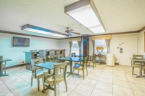 Dining - OYO Hotel Baton Rouge Mid City (Baton Rouge)