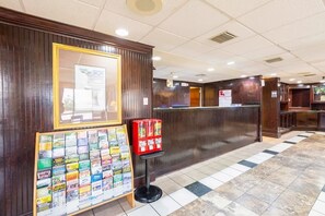 Lobby - OYO Hotel Baton Rouge Mid City (Baton Rouge)