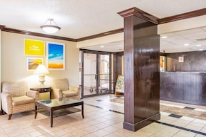 Lobby - OYO Hotel Baton Rouge Mid City (Baton Rouge)
