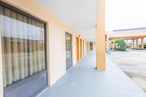 Exterior detail - OYO Hotel Baton Rouge Mid City (Baton Rouge)