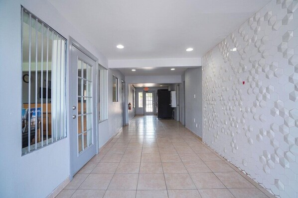 المنشأة من الداخل