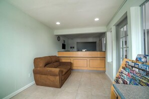 Lobby - OYO Hotel Midland (Midland)