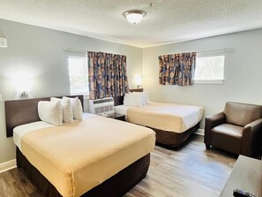Room - Suburban Studios Airport (Tampa)