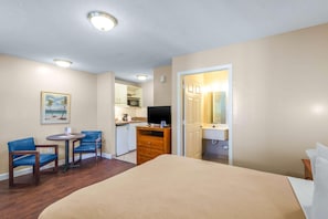 Room - Suburban Studios Airport (Tampa)