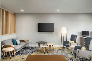 Living area - Hyatt House Charlotte Airport (Charlotte)