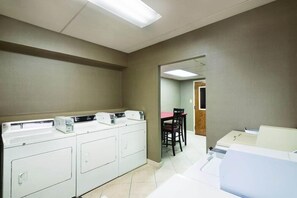 Interior - Hyatt House Charlotte Airport (Charlotte)