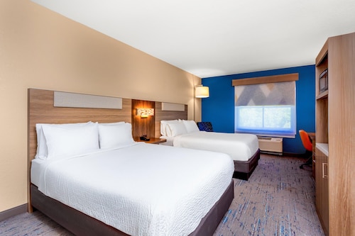 Holiday Inn Express & Suites Palm Coast - I-95