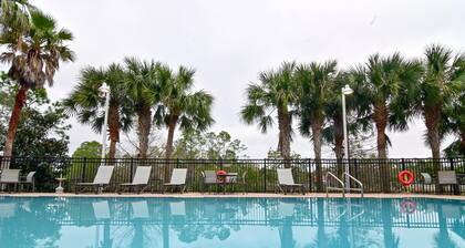 Holiday Inn Express & Suites Palm Coast - I-95