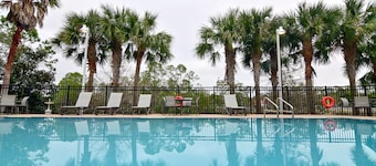 Holiday Inn Express & Suites Palm Coast - I-95