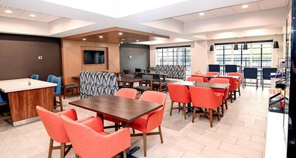 Holiday Inn Express & Suites Palm Coast - I-95