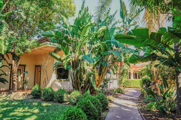 Property grounds - Uptown Oasis San Jose Airport (San Jose)