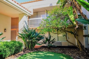 المنطقة المحيطة بالمنشأة