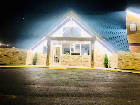 Exterior - Surestay Hotel by Best Western Montgomery Southwest (Montgomery)