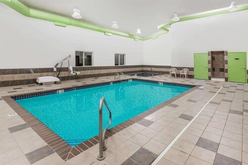 Econo Lodge Inn & Suites Yankton, SD