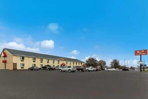 Exterior - Econo Lodge Inn & Suites Yankton, SD (Yankton)