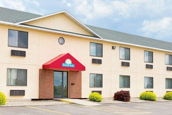 Exterior - Econo Lodge Inn & Suites Yankton, SD (Yankton)