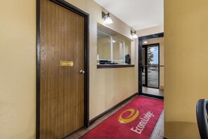 Interior - Econo Lodge Inn & Suites Yankton, SD (Yankton)