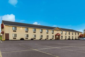Exterior - Econo Lodge Inn & Suites Yankton, SD (Yankton)